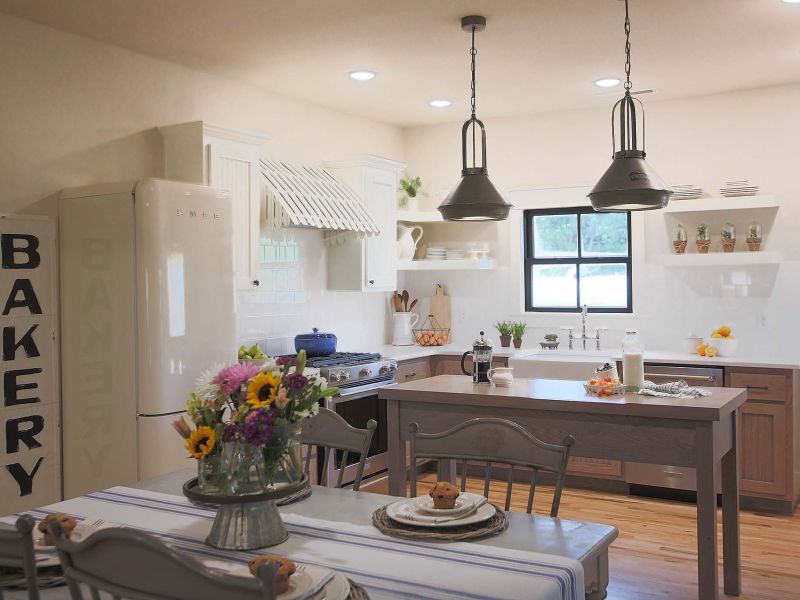 Fixer To Fabulous HGTV