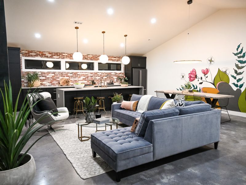 HGTV FIXER TO FABULOUS 206