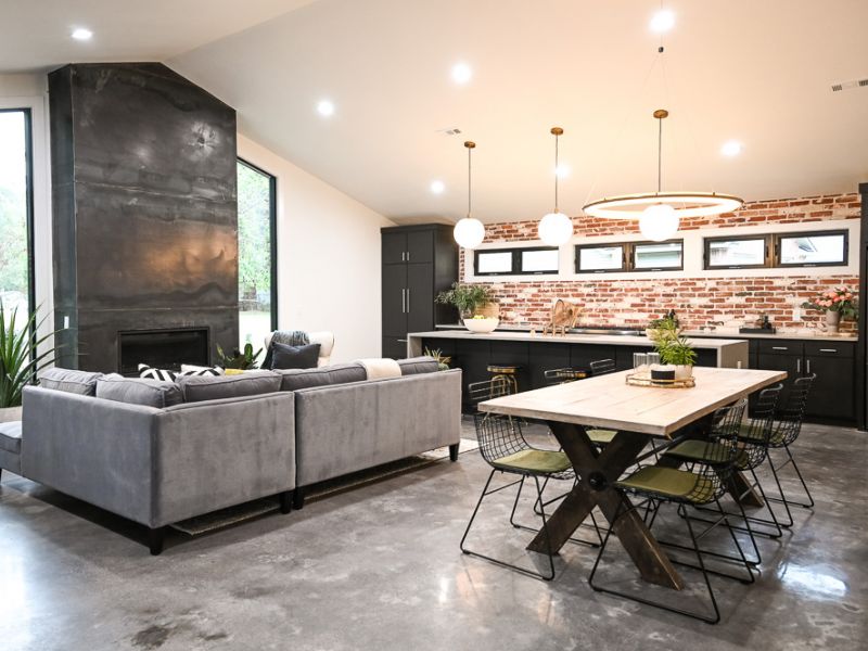 HGTV FIXER TO FABULOUS 206