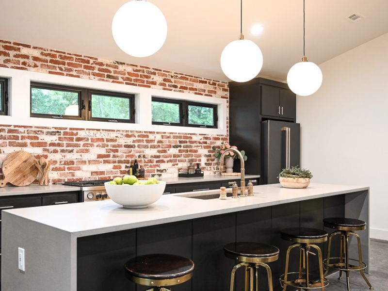 HGTV FIXER TO FABULOUS 206