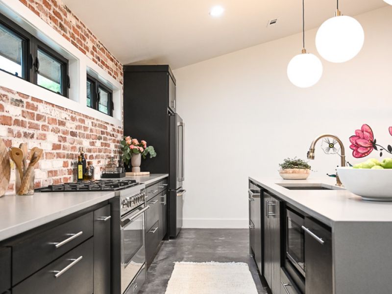 HGTV FIXER TO FABULOUS 206