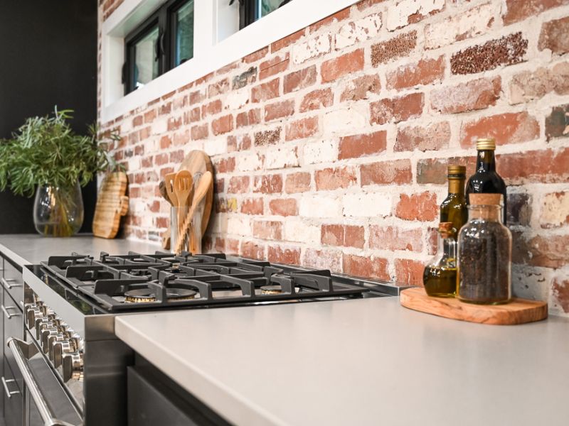 HGTV FIXER TO FABULOUS 206