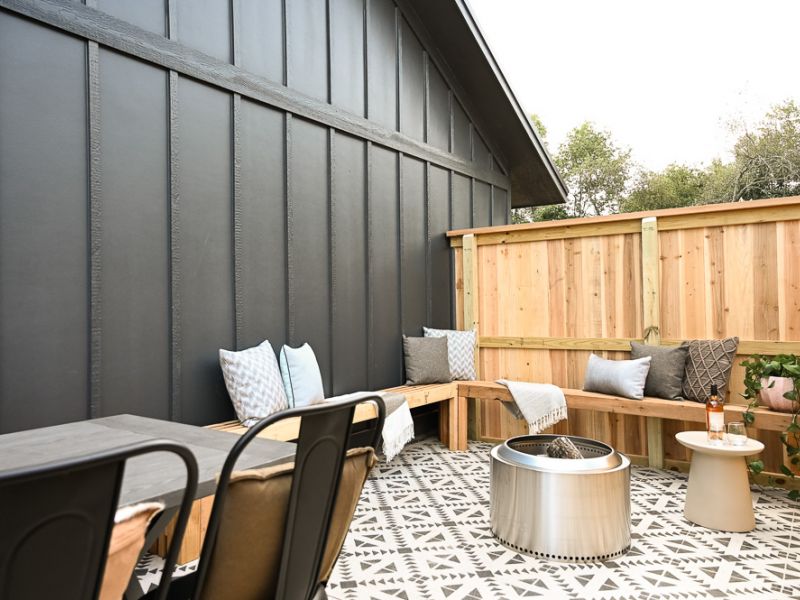 HGTV FIXER TO FABULOUS 206