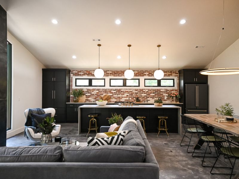 HGTV FIXER TO FABULOUS 206