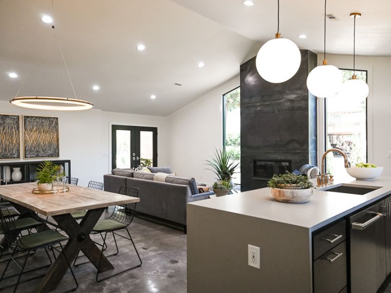 HGTV FIXER TO FABULOUS 206