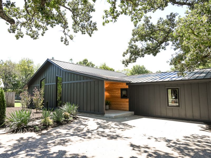 HGTV FIXER TO FABULOUS 206