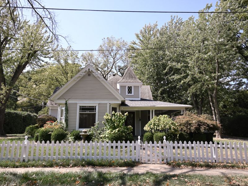 HGTV Fixer To Fabulous 210 100