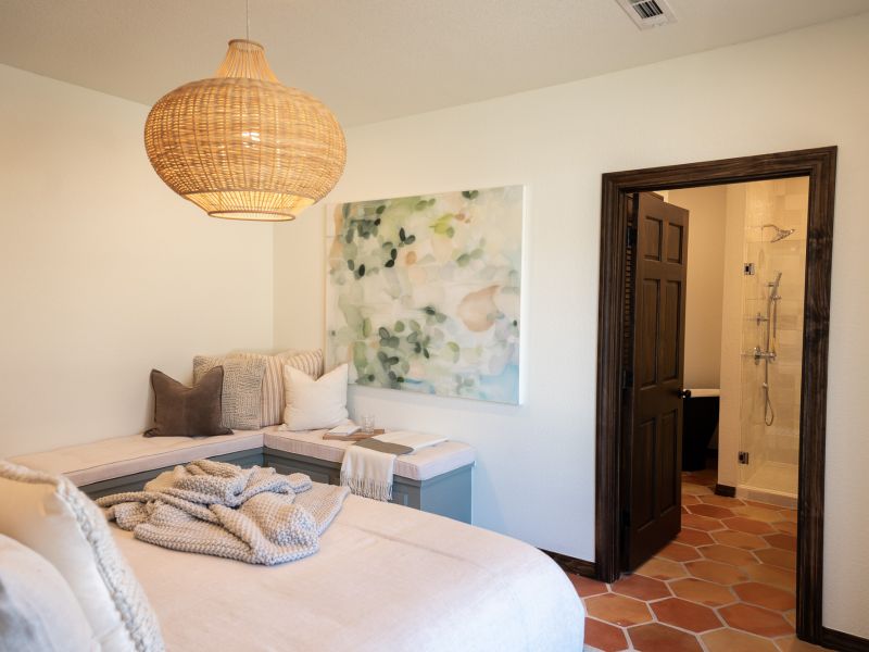 HGTV Fixer To Fabulous  14