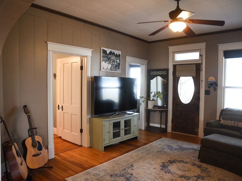 HGTV Fixer To Fabulous 201 35