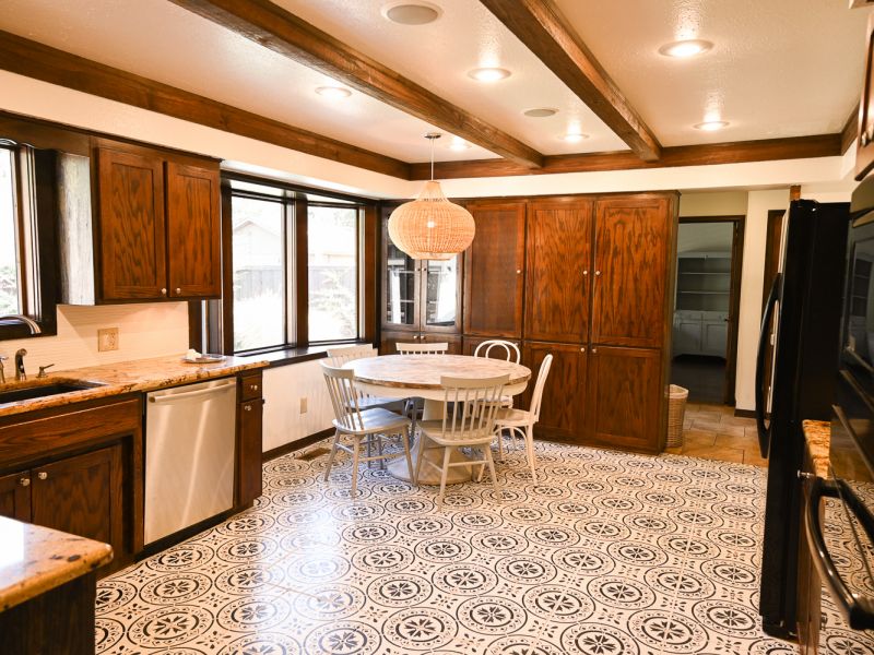 HGTV Fixer To Fabulous Walker 19