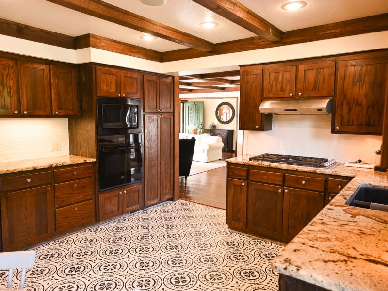 HGTV Fixer To Fabulous Walker 32