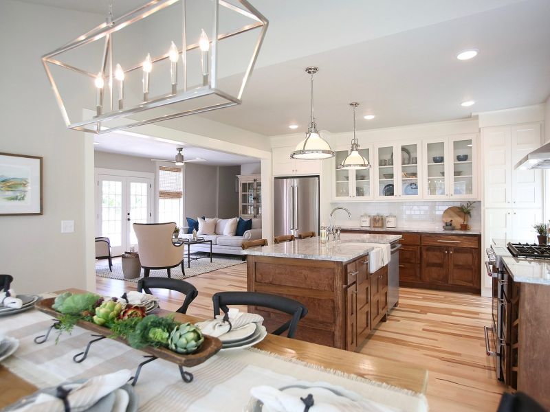 Fixer To Fabulous HGTV