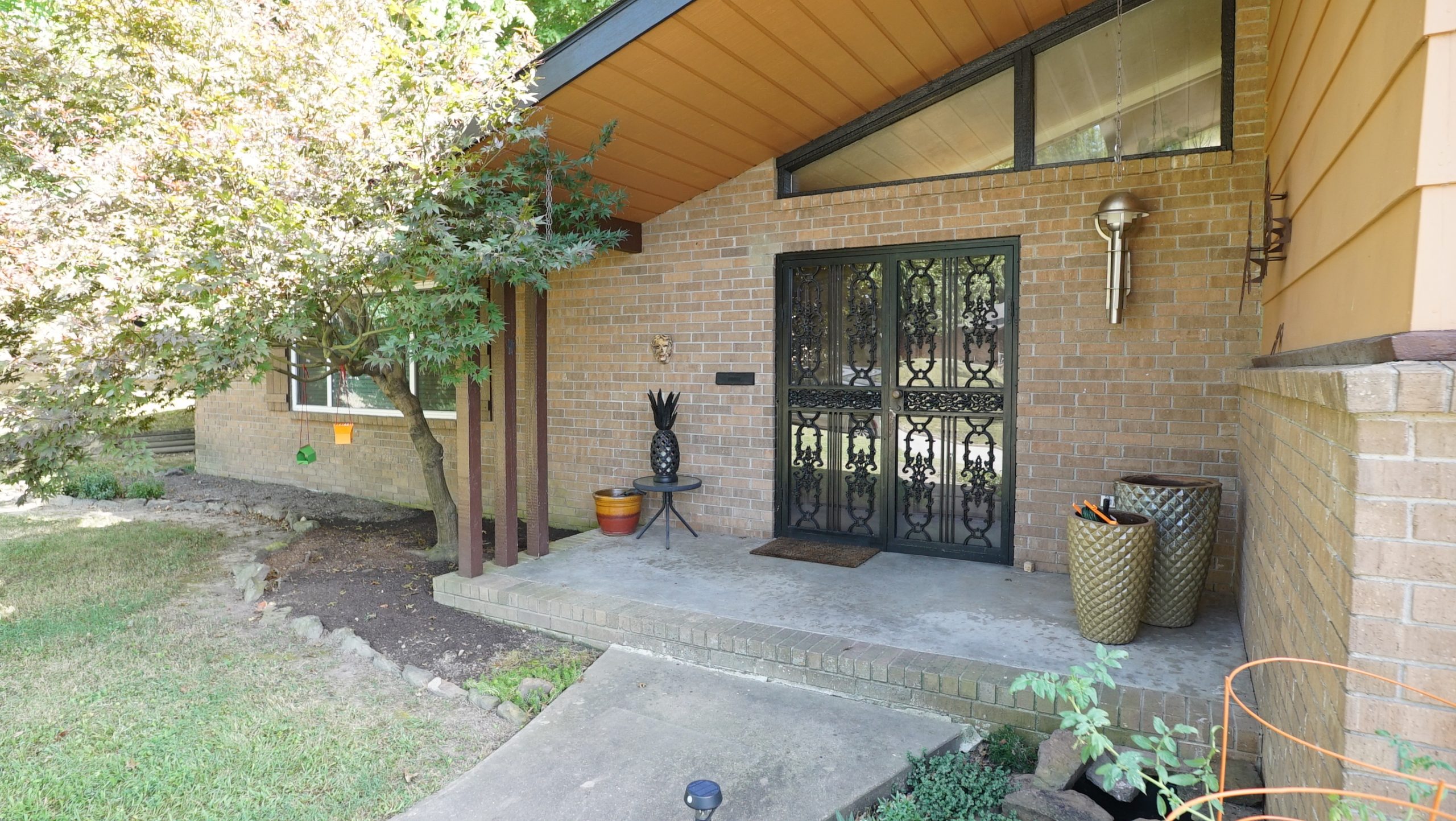 Exterior_Entry1