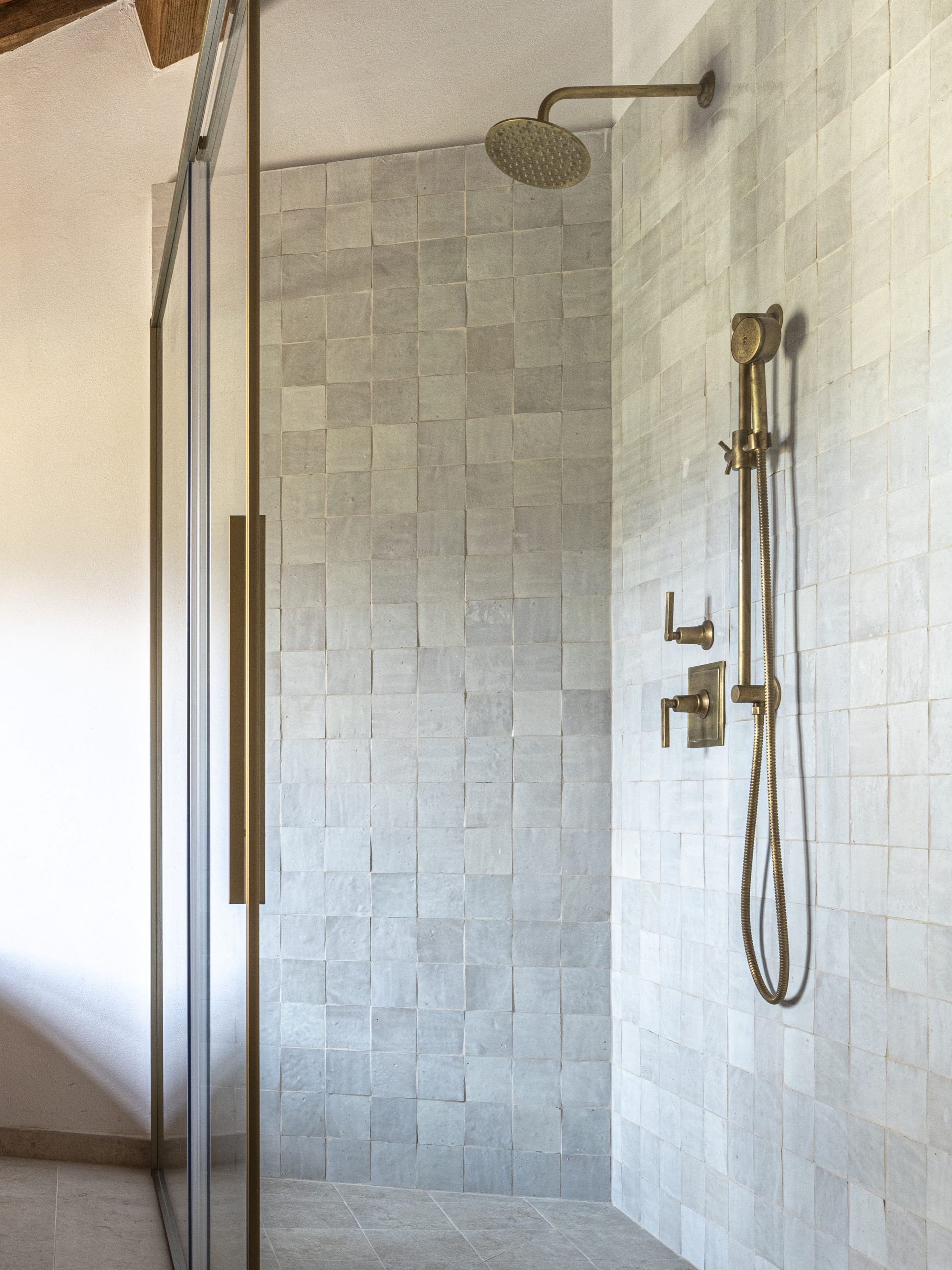 FTF Itaily Main Bath Details 3