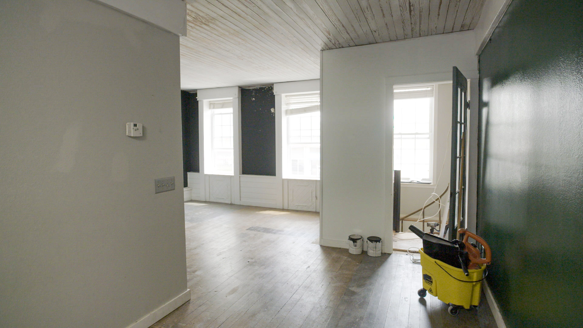 HALHM 408_BEFORE_LIVING ROOM_1