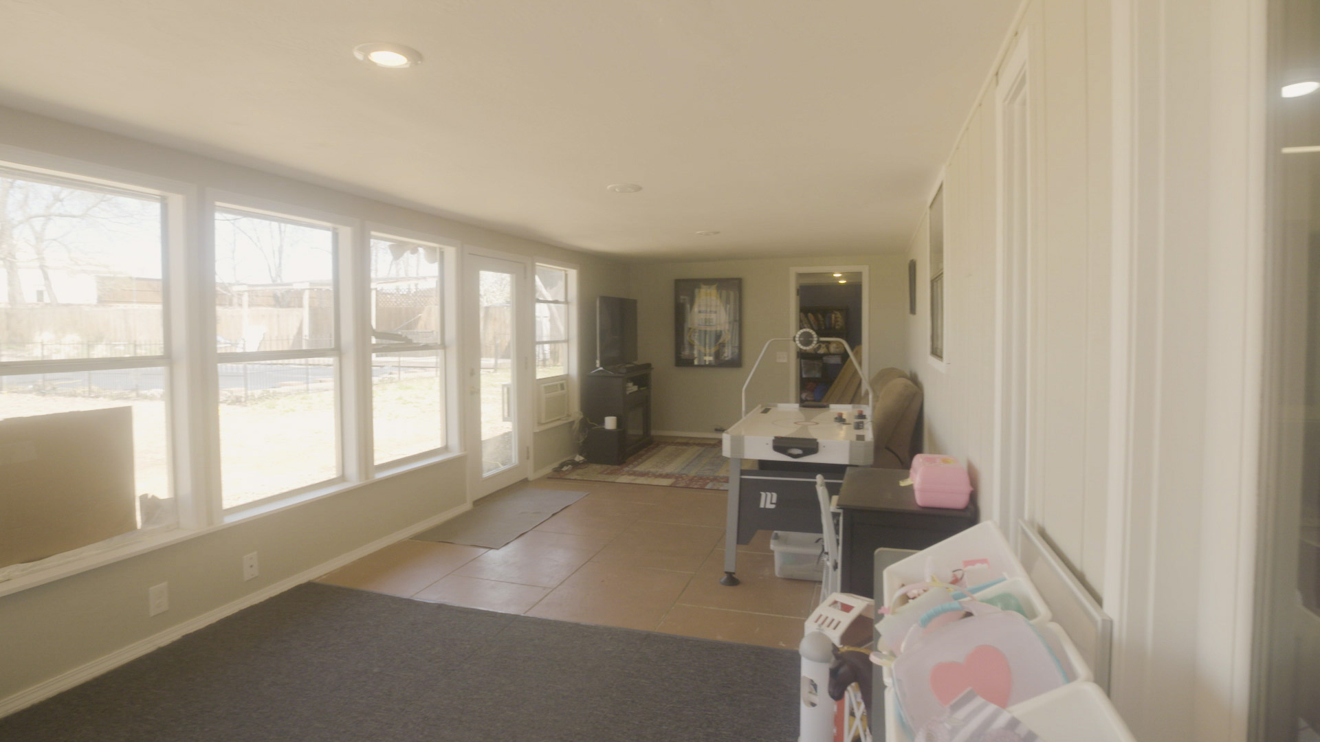 HALHM402_BEFORE2_SUNROOM (1)