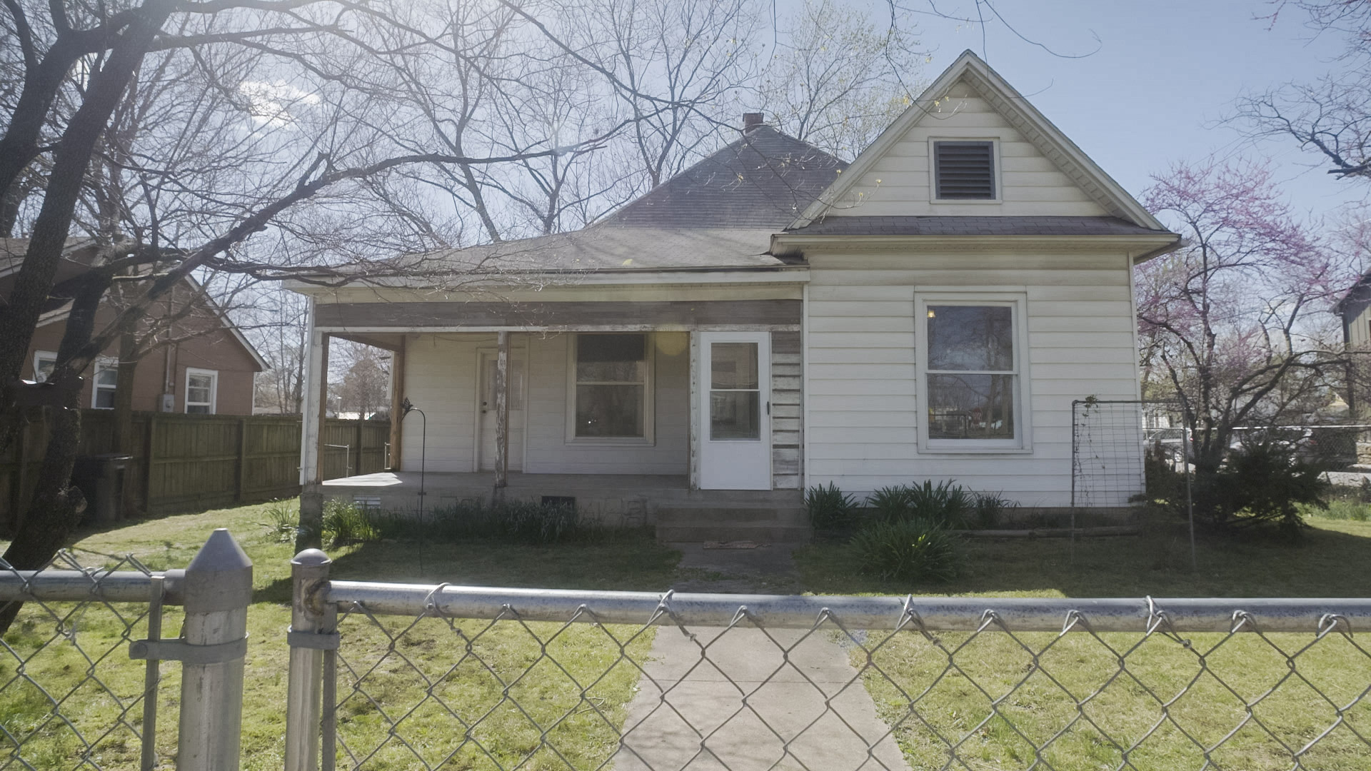 HALHM404_BEFORE_FRONT-EXTERIOR