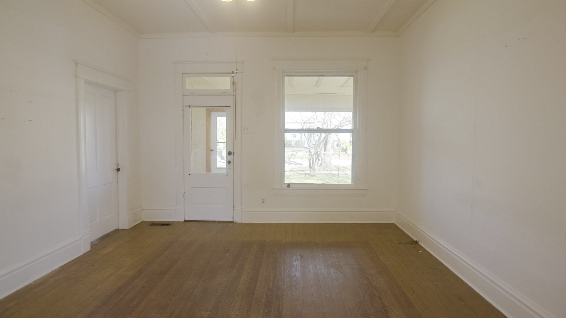 HALHM404_BEFORE_LIVING-ROOM