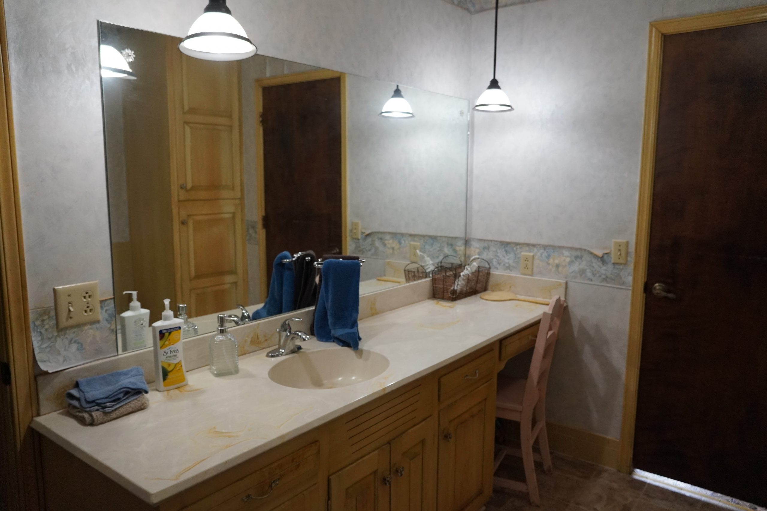 HALHM405_BEFORE_MAIN-BATHROOM_1