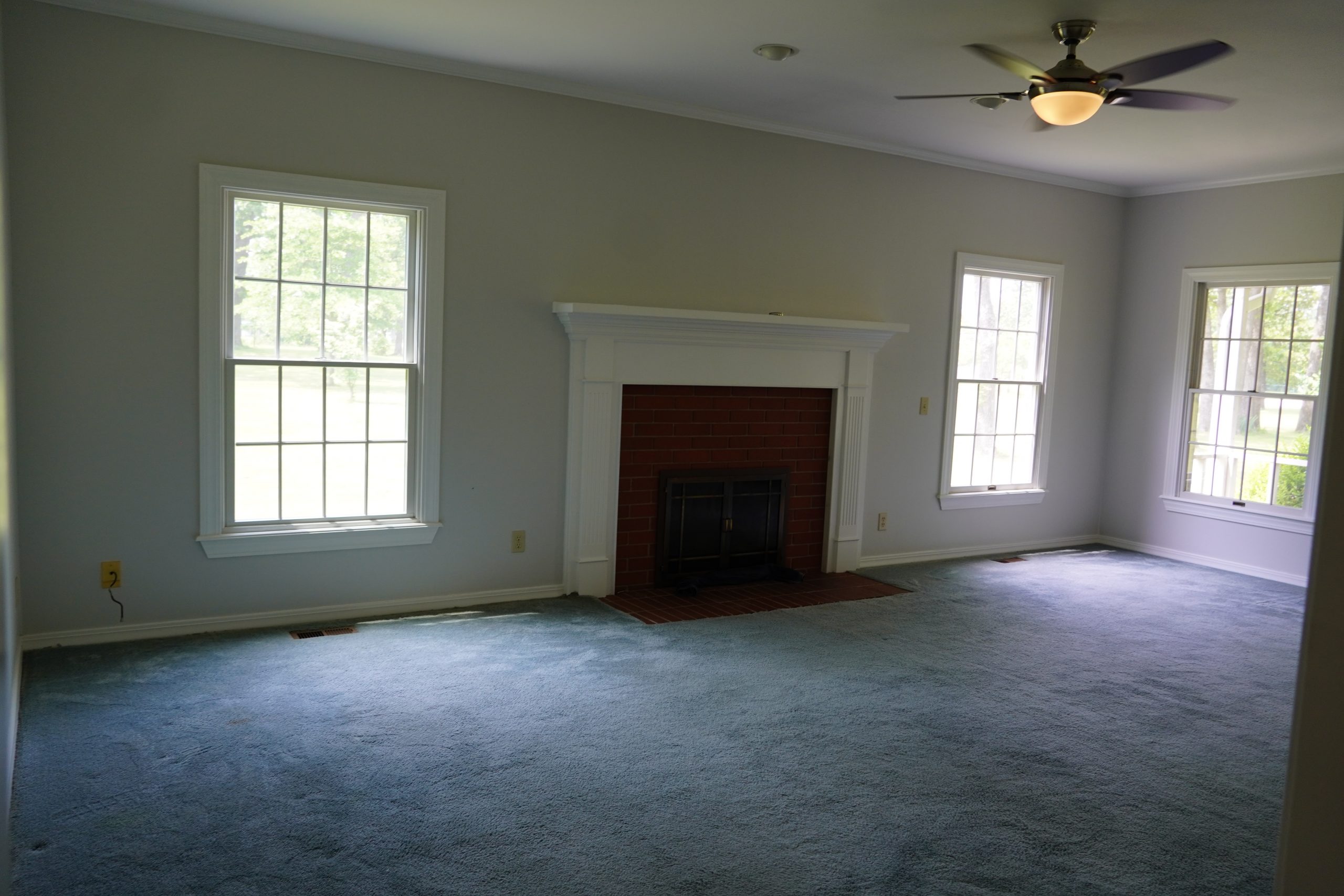 HALHM407_BEFORE_LIVING-ROOM_1