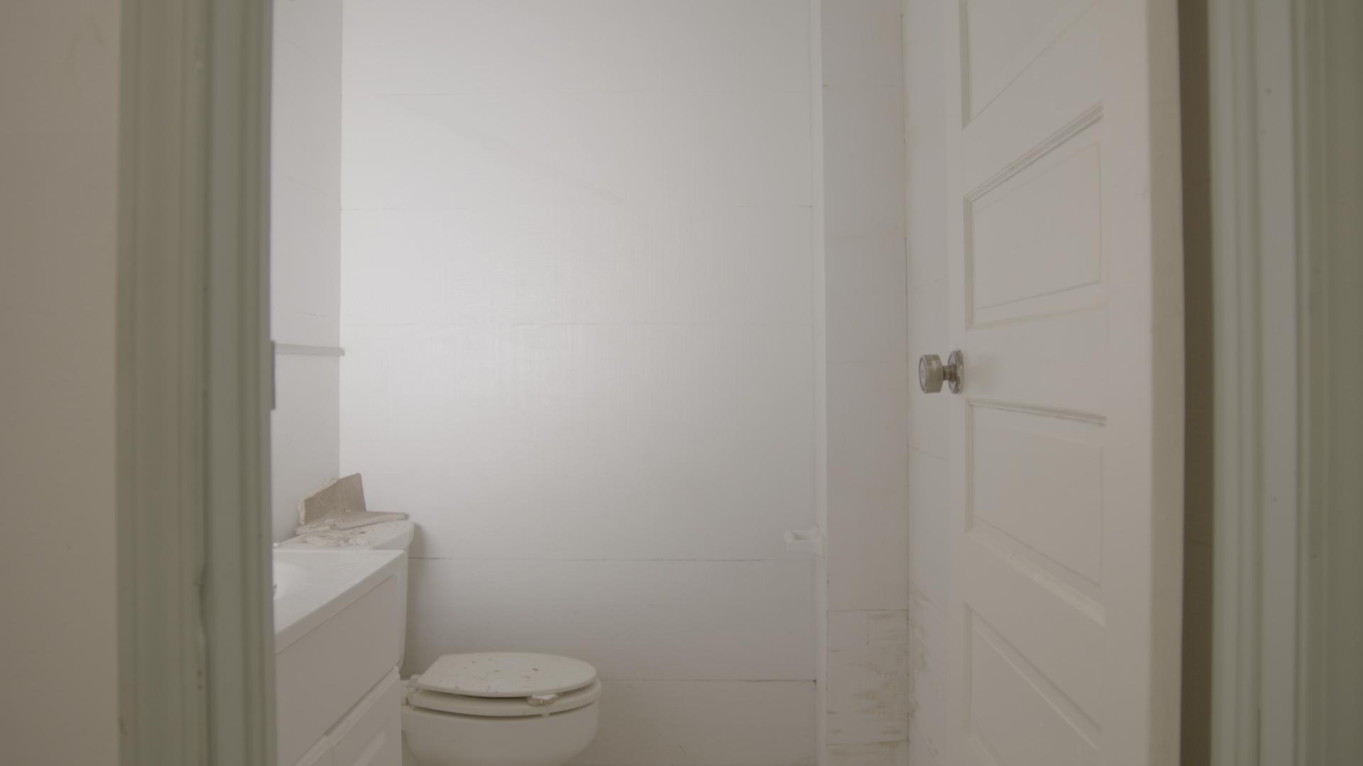 HALHM409_BEFORE_INTERIOR_BATHROOM_0021