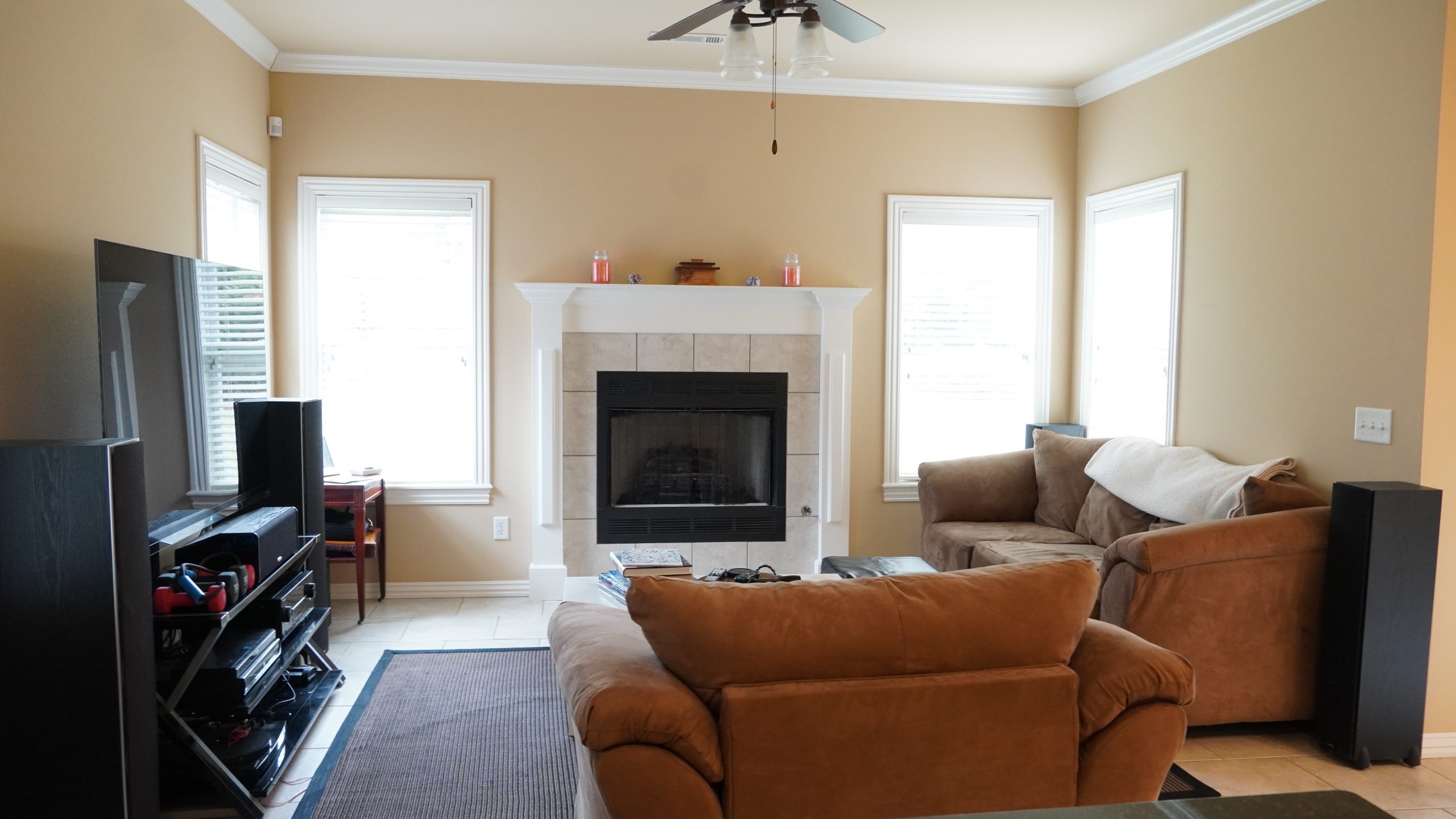 HALHM411_BEFORE_LIVING-ROOM_2