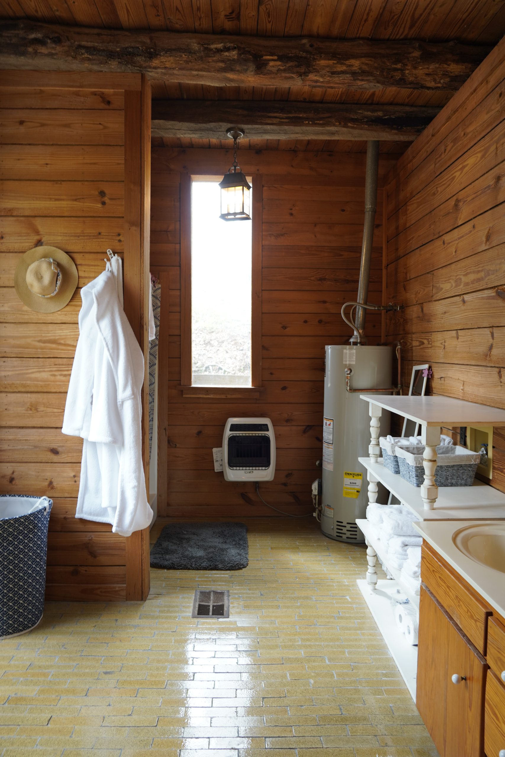 HALHM703 007 BEFORE BATHROOM