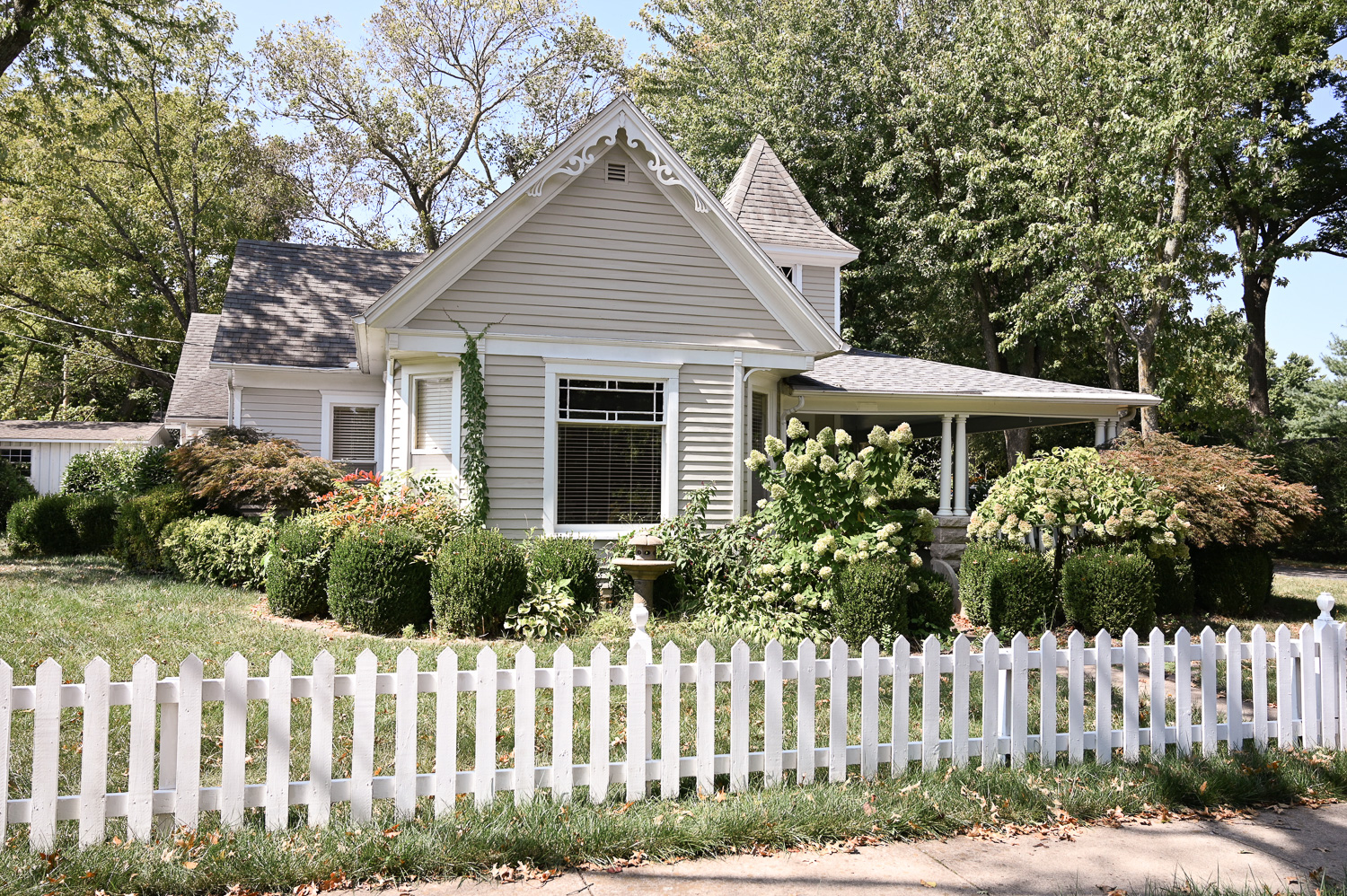 HGTV Fixer To Fabulous 210-2
