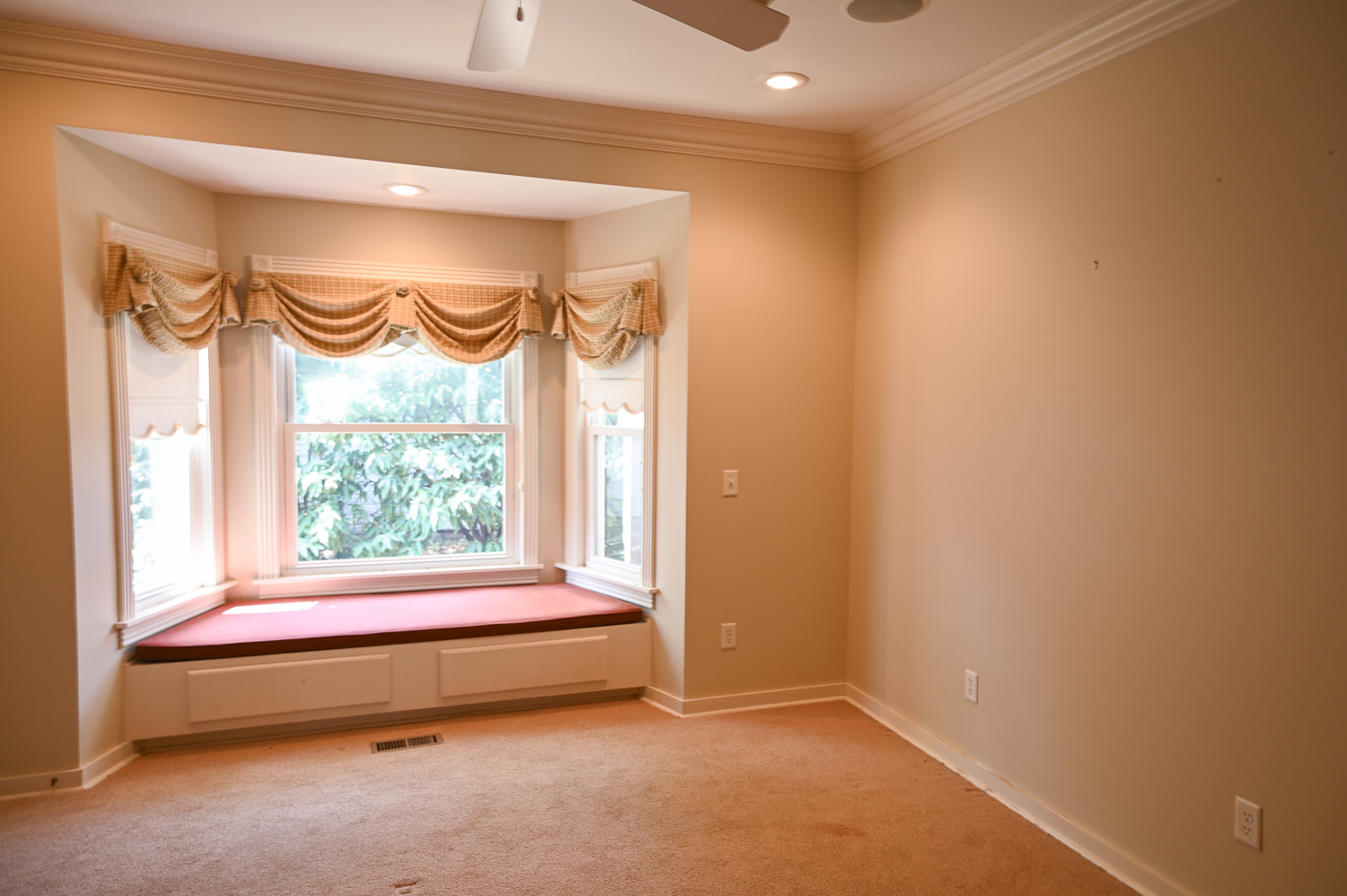 HGTV Fixer To Fabulous 210-41