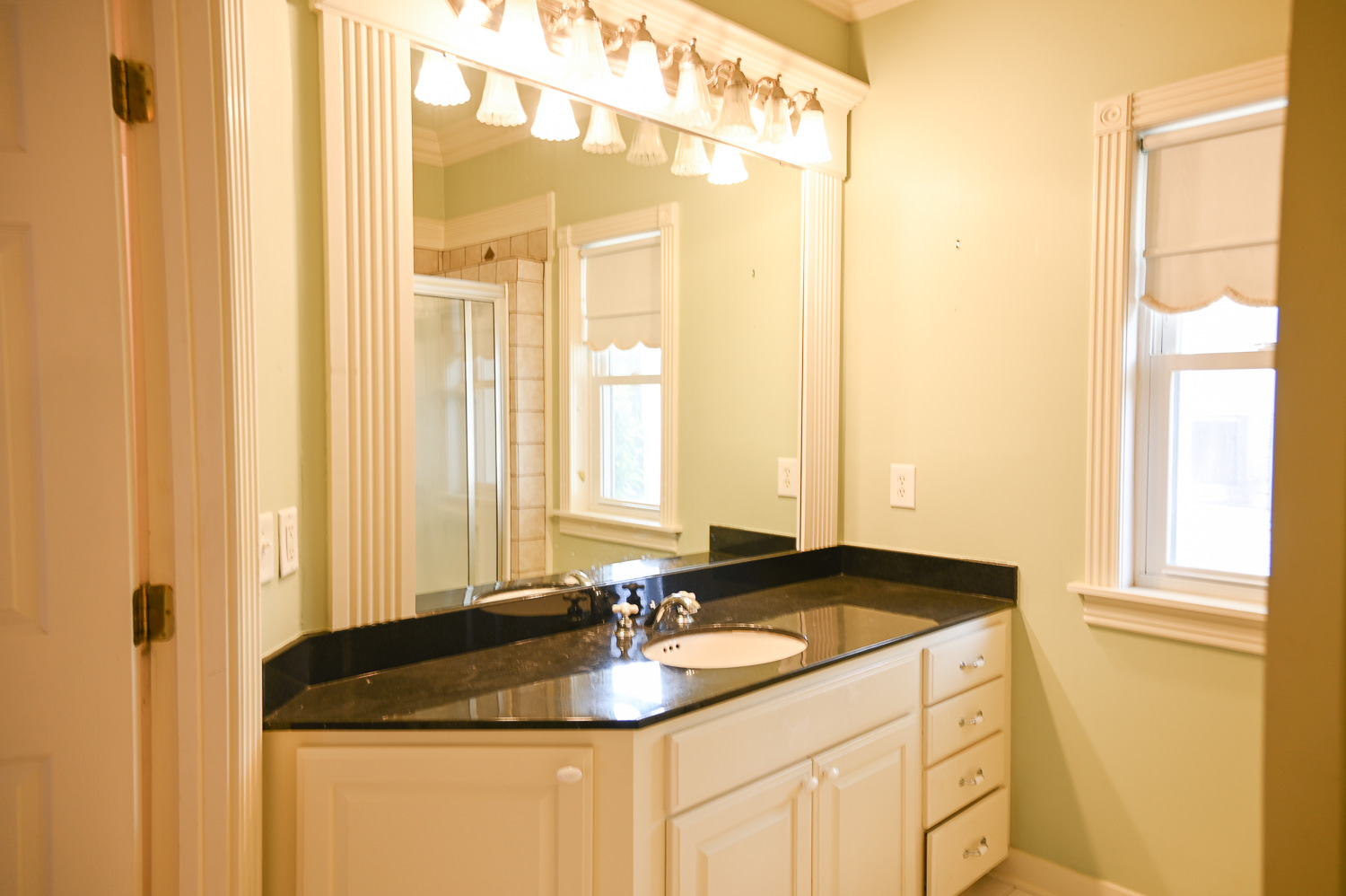 HGTV Fixer To Fabulous 210-51