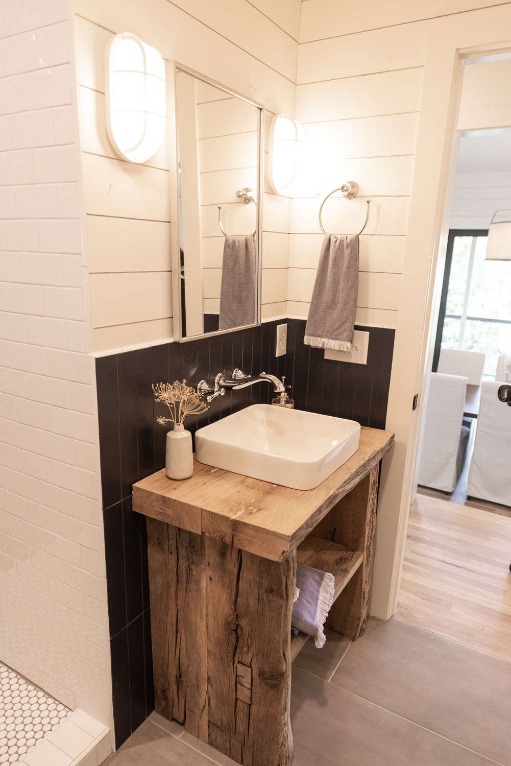 HGTV Fixer to Fabulous 203a-11
