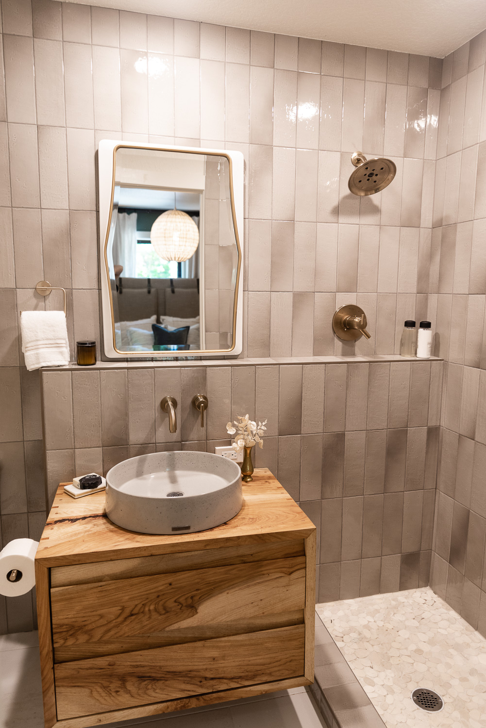 HGTV Fixer to Fabulous 203a-45