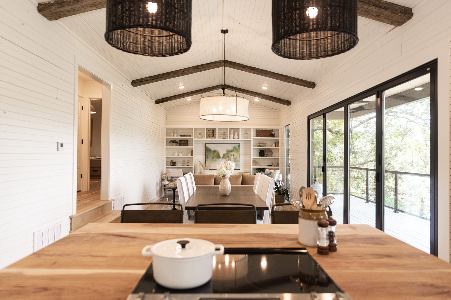 HGTV Fixer to Fabulous 203a-52