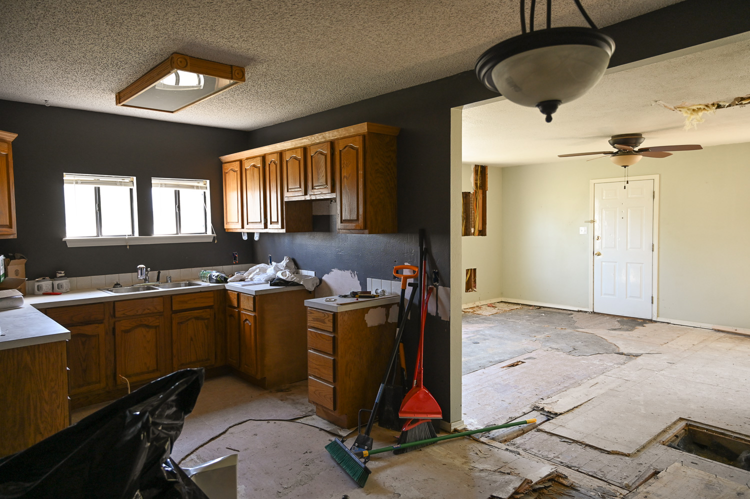 HGTV Fixer to Fabulous 213-17
