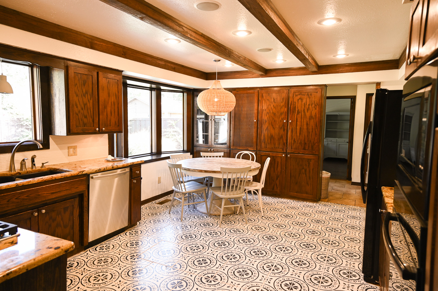 HGTV Fixer to Fabulous Walker-19