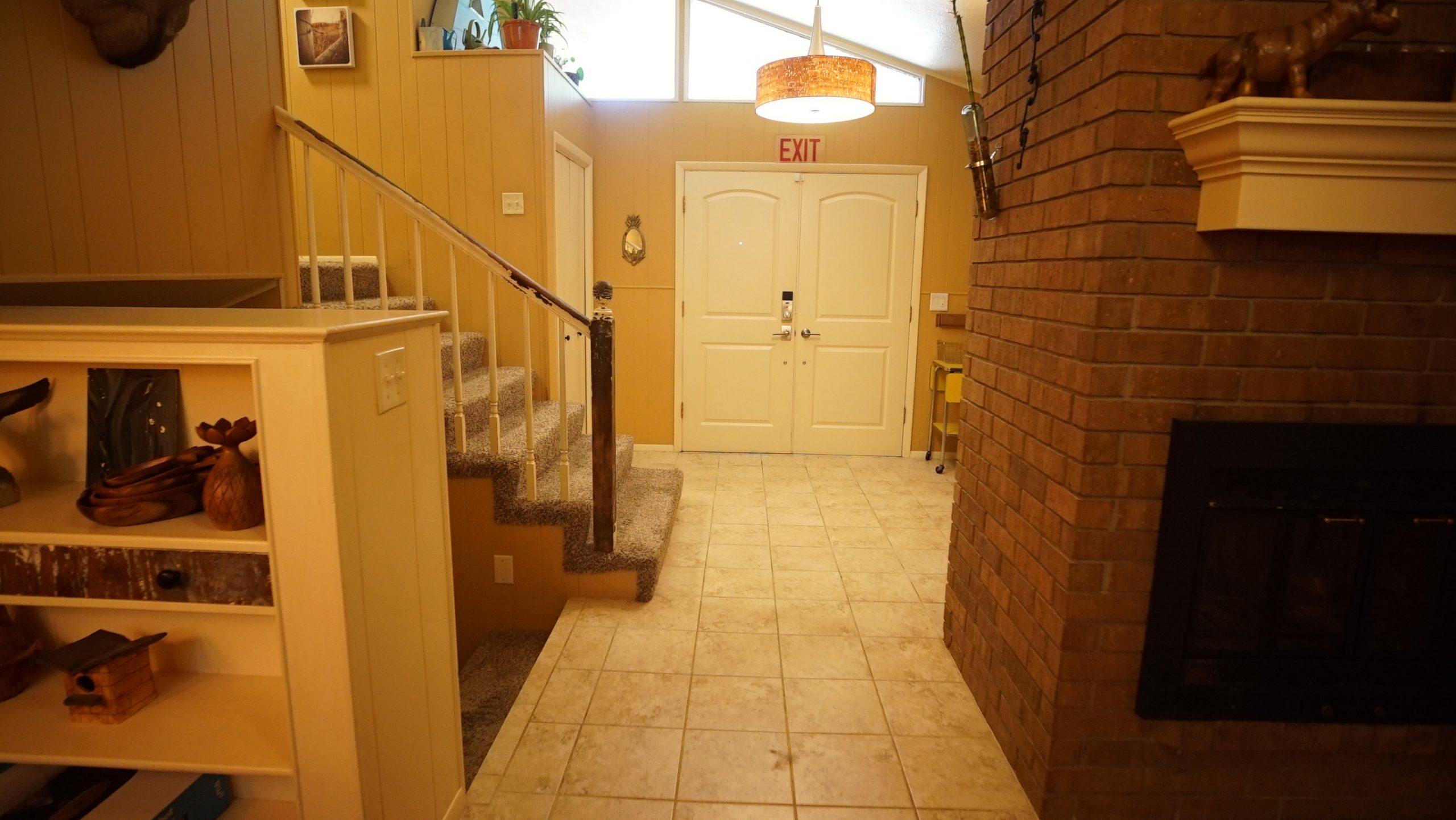 Interior_Entry2