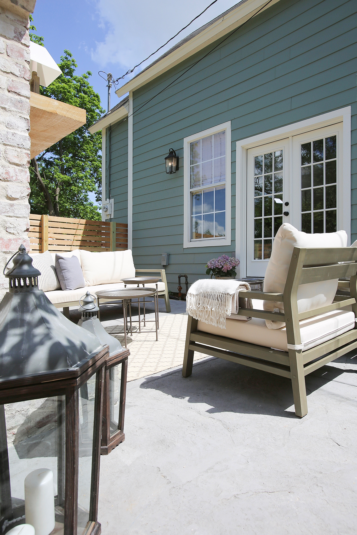 Jenny turned this unused space into an inviting, gorgeous and private space for entertaining friends and family.