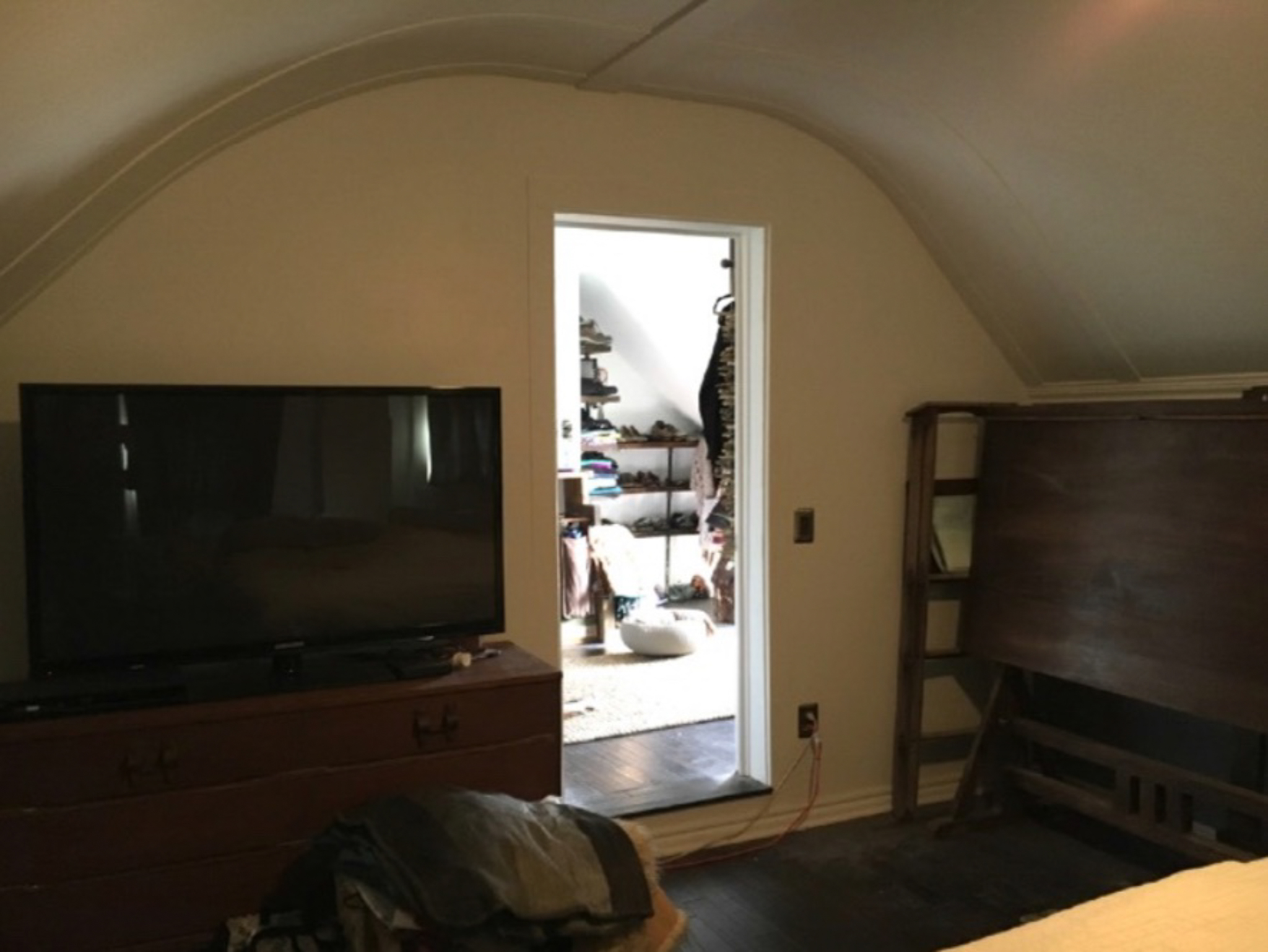 Master Bedroom 2-2