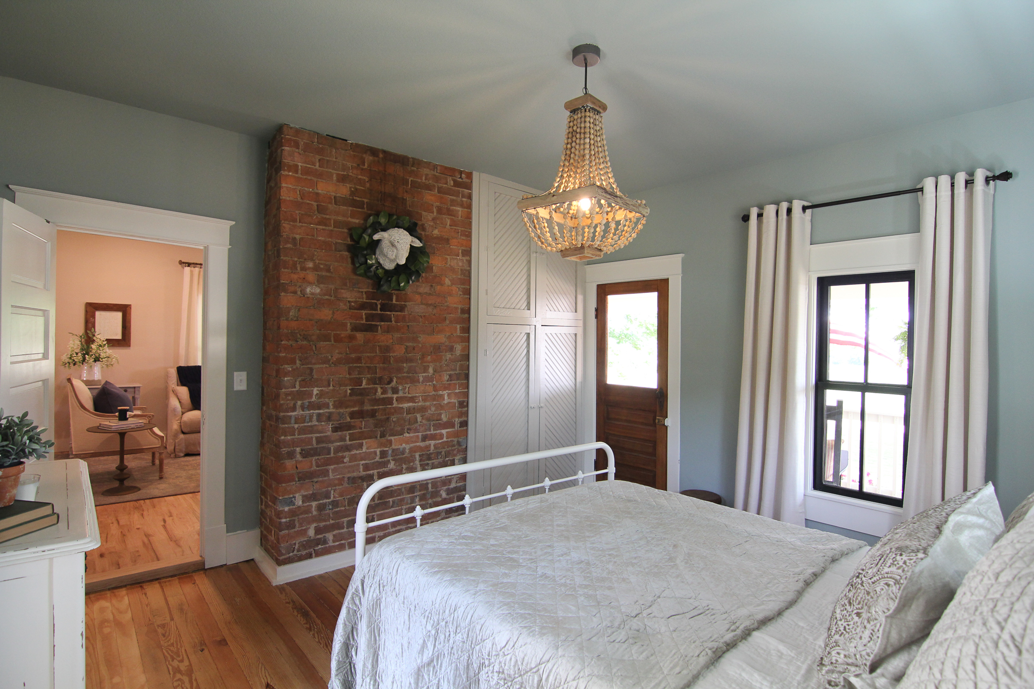 Master Bedroom 3-2