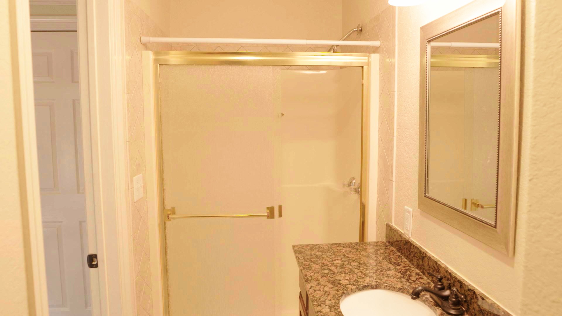 Puorro_Main Bathroom 3