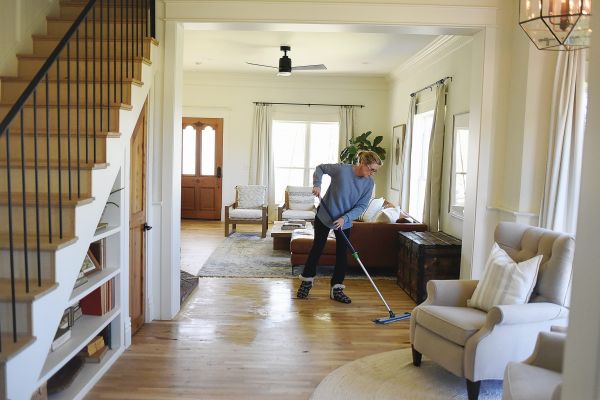 Jenny Marrs of HGTV shares her favorite DIY Natural Hardwood Floor Cleaner